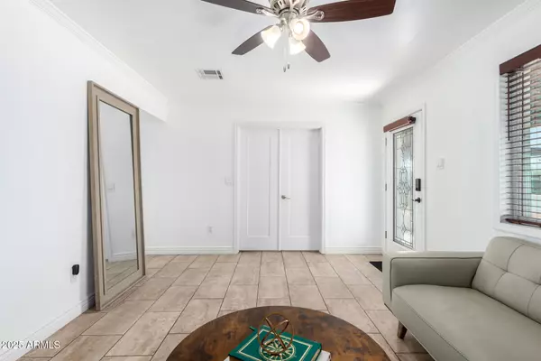 Phoenix, AZ 85008,3212 E GRANADA Road E