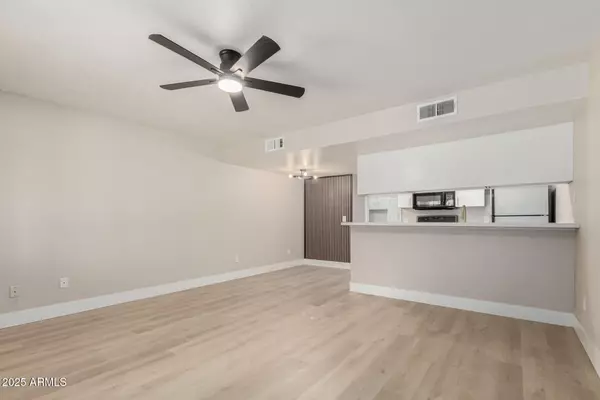 Phoenix, AZ 85020,8838 N 8TH Street #B12