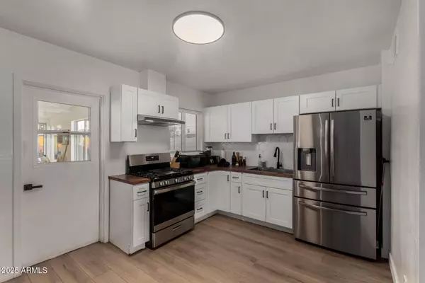 Phoenix, AZ 85013,829 W MITCHELL Drive