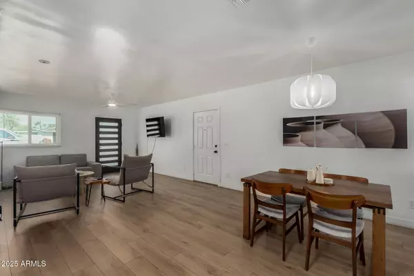 829 W MITCHELL Drive, Phoenix, AZ 85013