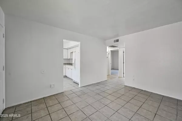 Phoenix, AZ 85032,2901 E CAMPO BELLO Drive #3