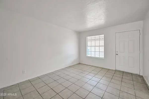 Phoenix, AZ 85032,2901 E CAMPO BELLO Drive #3