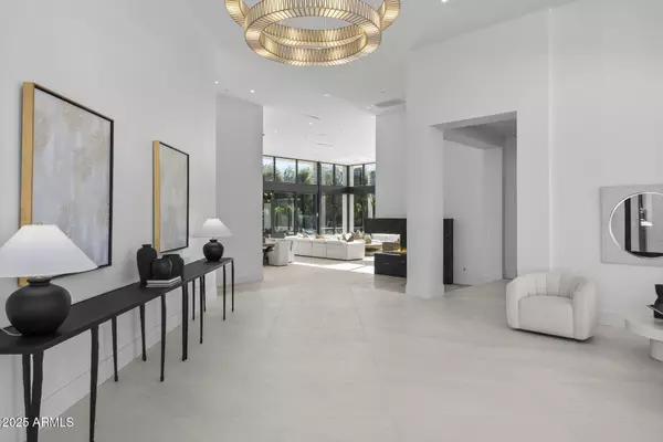 Paradise Valley, AZ 85253,6601 E SAN MIGUEL Avenue
