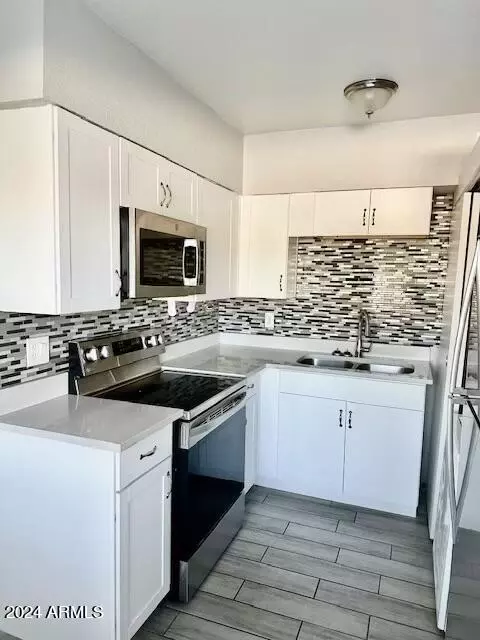 Phoenix, AZ 85018,3219 E EARLL Drive #9