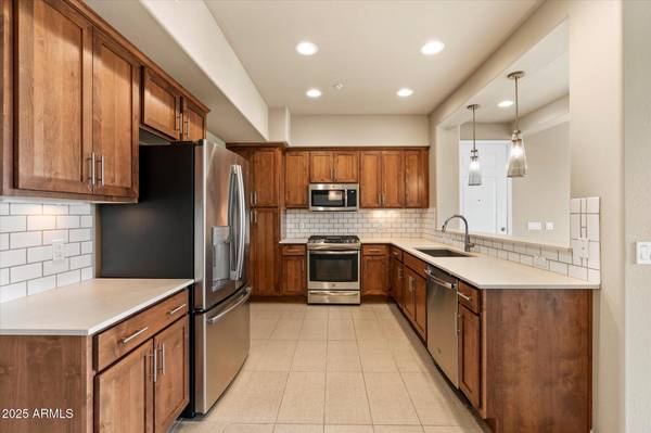 Phoenix, AZ 85054,17850 N 68th Street #1154