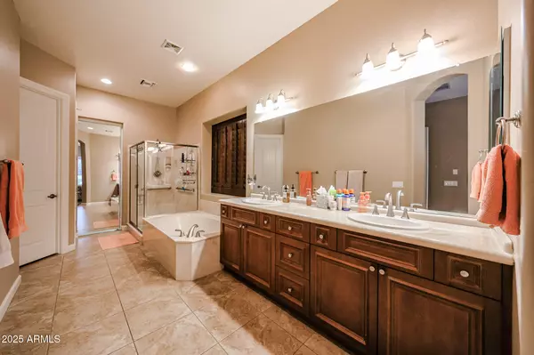 Phoenix, AZ 85024,2324 E AVENIDA DEL SOL --