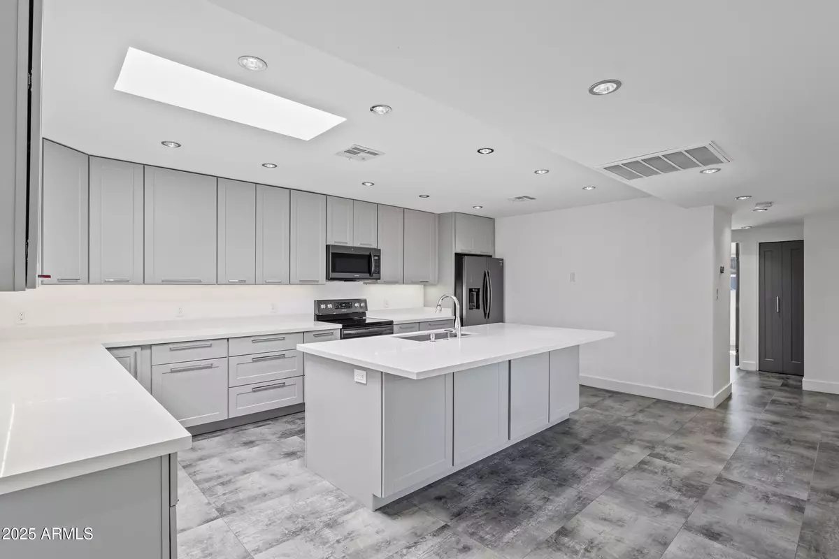 Scottsdale, AZ 85251,5859 E THOMAS Road