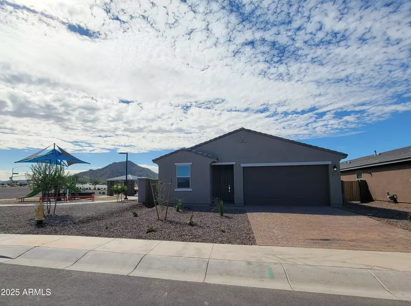 35352 N FLORA Way, San Tan Valley, AZ 85144