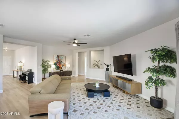 Phoenix, AZ 85042,1302 E MILADA Drive