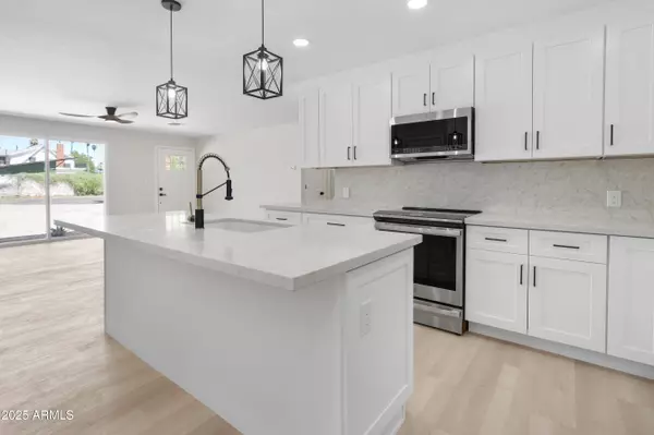 Phoenix, AZ 85018,3933 E FLOWER Street