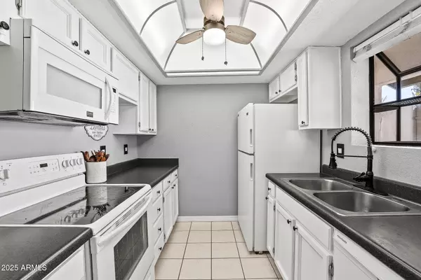 Mesa, AZ 85201,302 N SYCAMORE -- #6