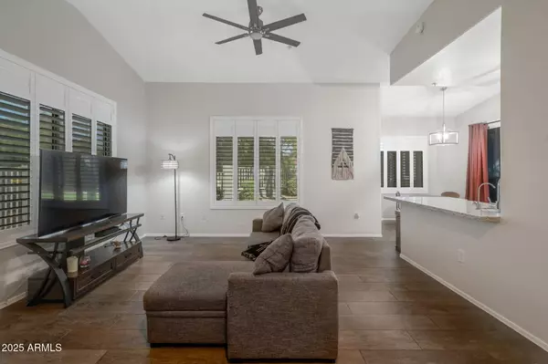 2929 W YORKSHIRE Drive #1102, Phoenix, AZ 85027