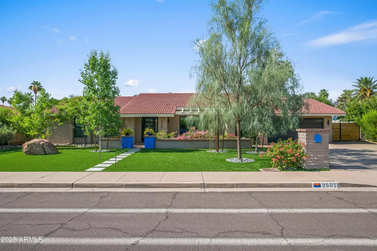 Phoenix, AZ 85028,2501 E CHOLLA Street