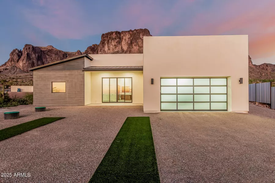 2075 N HOLMES Road, Apache Junction, AZ 85119