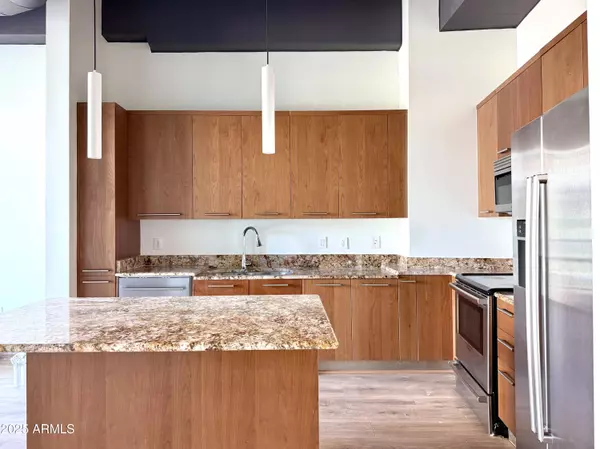 Phoenix, AZ 85012,1 E LEXINGTON Avenue #305