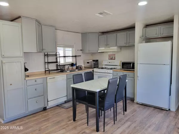 Mesa, AZ 85210,61 W Southern Avenue #14