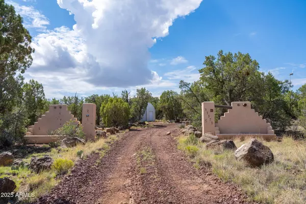 Seligman, AZ 86337,35575 W PALE MOON Road