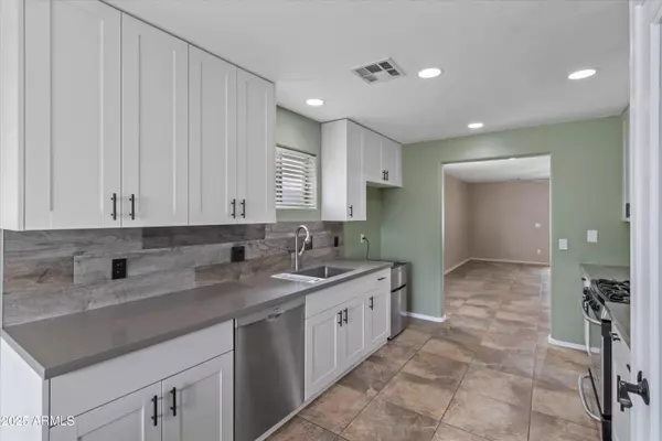 San Tan Valley, AZ 85140,4195 E ROUSAY Drive