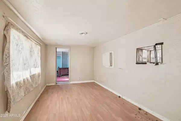 Mesa, AZ 85201,730 W PEPPER Place