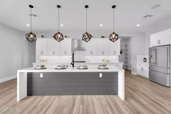 Phoenix, AZ 85042,745 E HIGHLINE CANAL Road