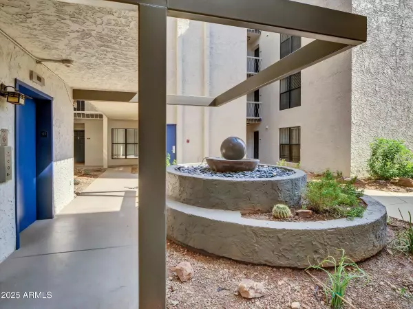 Phoenix, AZ 85016,5122 N 31st Way #221