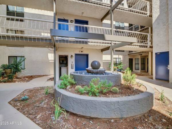 Phoenix, AZ 85016,5122 N 31st Way #221