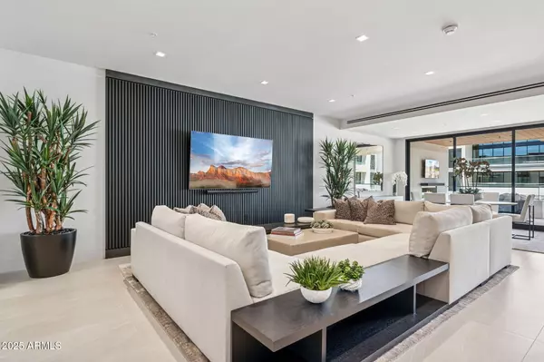 Paradise Valley, AZ 85253,6587 N PALMERAIE Boulevard #2020