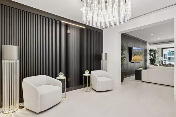 Paradise Valley, AZ 85253,6587 N PALMERAIE Boulevard #2020