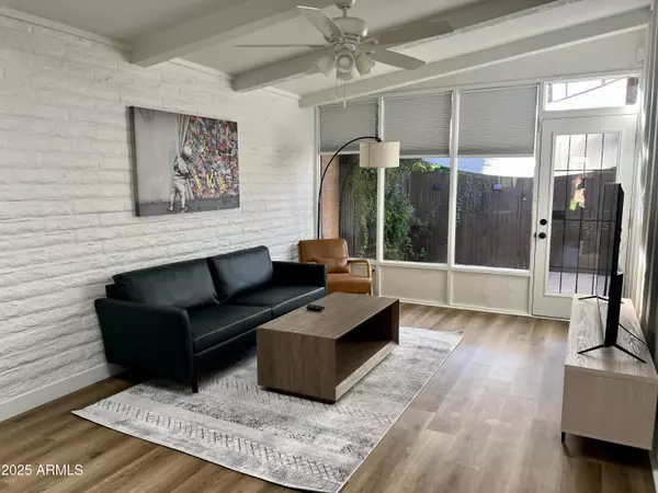 Phoenix, AZ 85018,3046 N 32ND Street #333