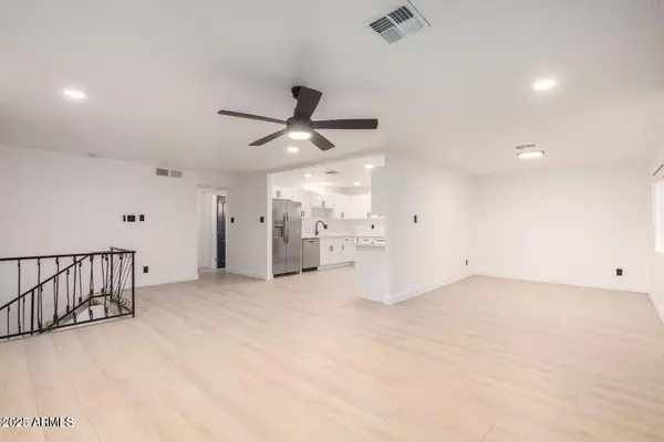 Tempe, AZ 85282,429 E GREENWAY Drive