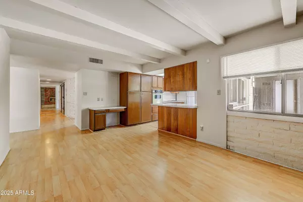 Phoenix, AZ 85028,10242 N 26TH Place