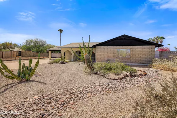 Phoenix, AZ 85028,10242 N 26TH Place