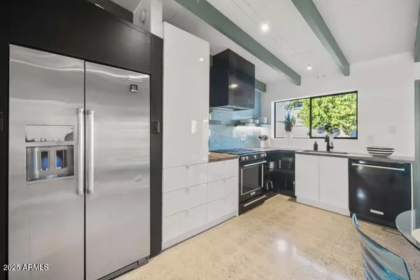 Phoenix, AZ 85014,5745 N 10TH Street