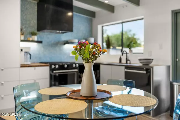 Phoenix, AZ 85014,5745 N 10TH Street