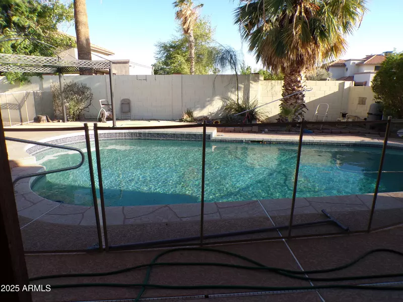 5323 W NORTH Lane, Glendale, AZ 85302