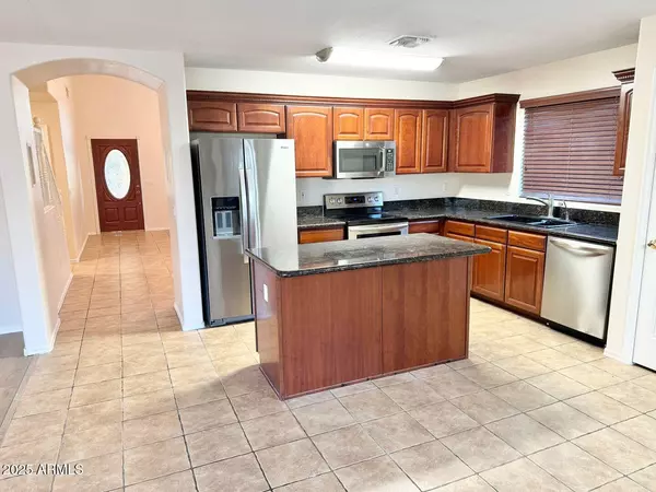 6608 W HILTON Avenue, Phoenix, AZ 85043