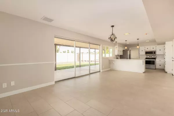 Casa Grande, AZ 85122,1208 E AVENIDA ELLENA --