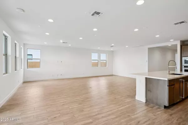 Peoria, AZ 85383,7359 W HEDGE HOG Place