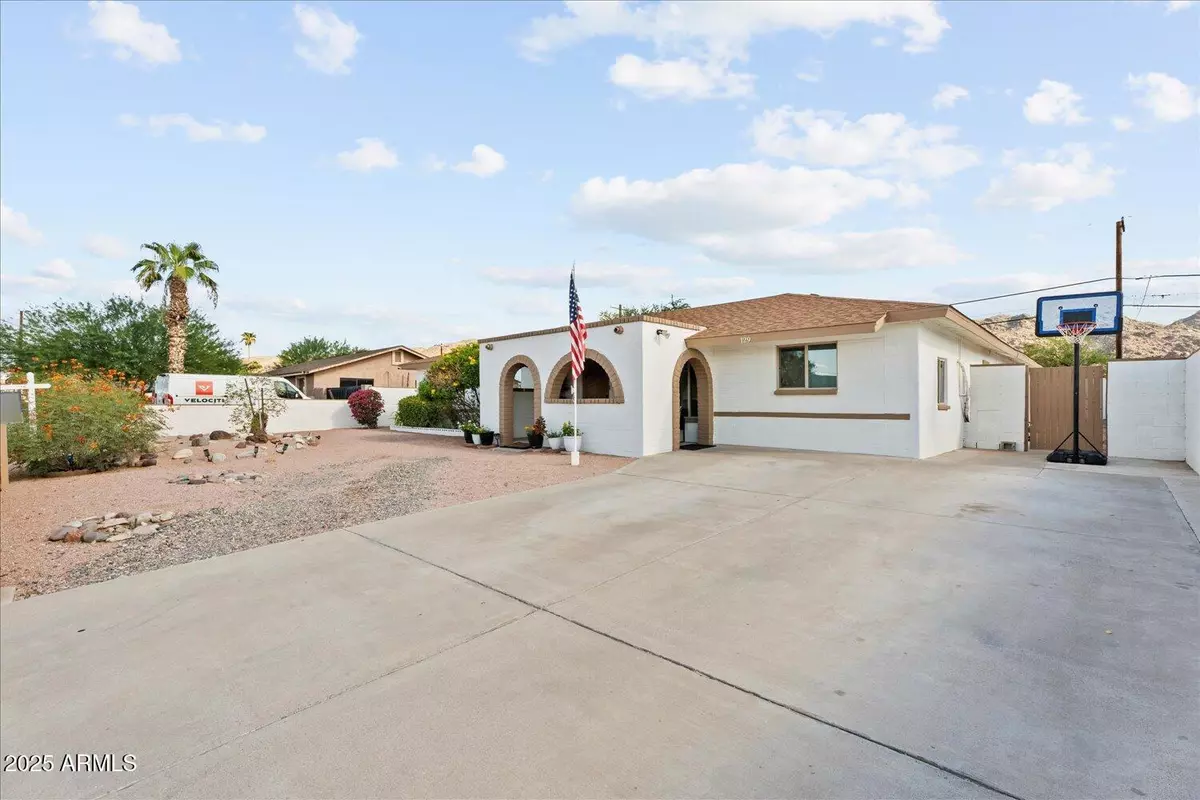 Phoenix, AZ 85042,129 E MONTE Way
