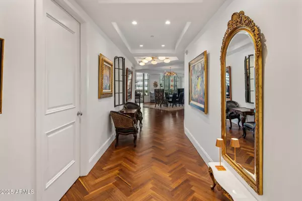 Phoenix, AZ 85016,2211 E CAMELBACK Road #902