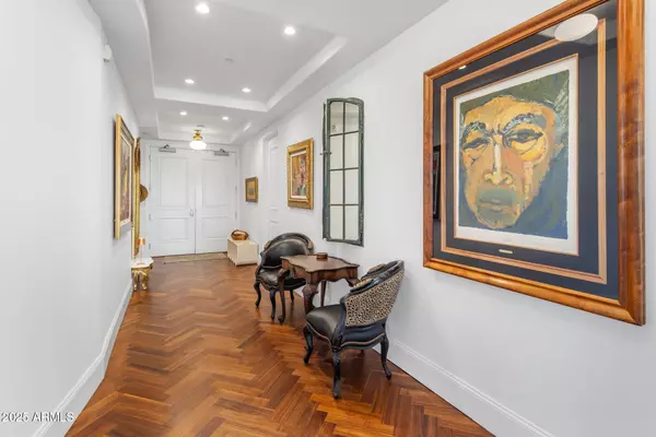 Phoenix, AZ 85016,2211 E CAMELBACK Road #902