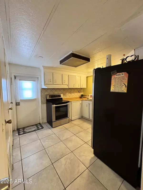 Phoenix, AZ 85015,5207 N Black Canyon Highway #18