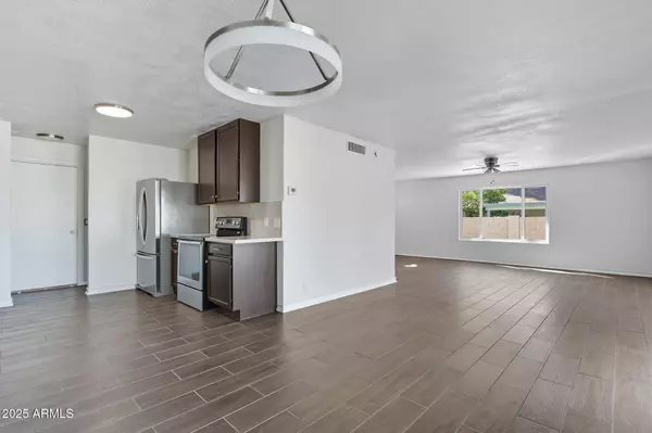 Glendale, AZ 85302,10002 N 66TH Lane