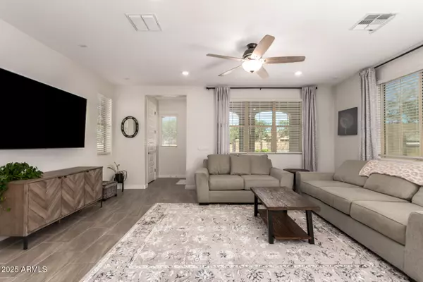 Chandler, AZ 85286,1936 S SENATE Street