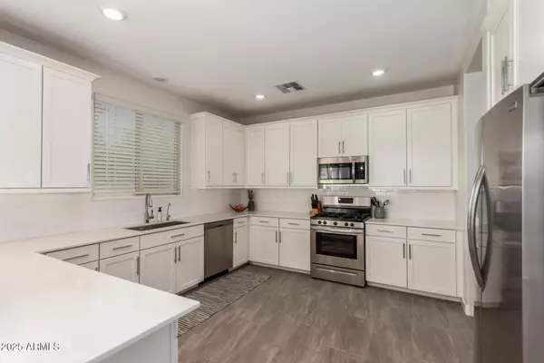 Chandler, AZ 85286,1936 S SENATE Street