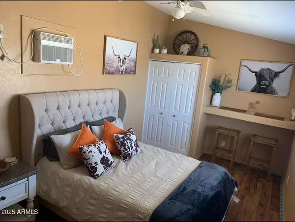 Phoenix, AZ 85086,720 W HIDDEN VALLEY Drive #-