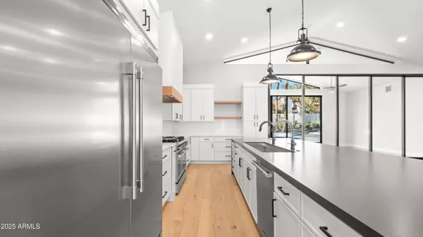 Scottsdale, AZ 85260,7724 E CHARTER OAK Road