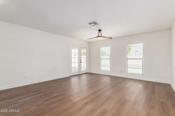 Phoenix, AZ 85032,3016 E LARKSPUR Drive