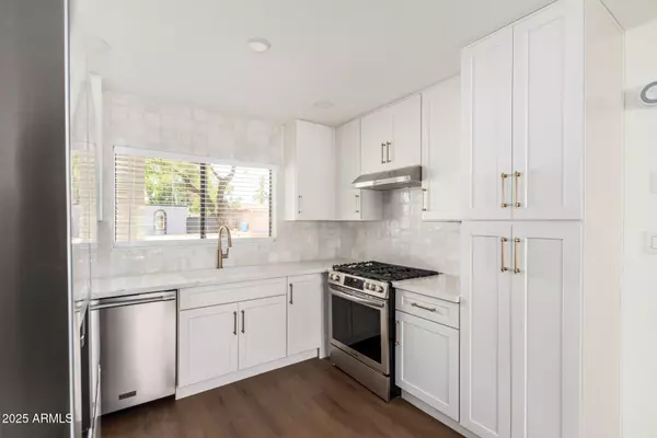 Phoenix, AZ 85032,3016 E LARKSPUR Drive