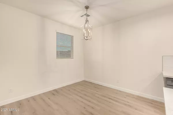 Phoenix, AZ 85041,129 W LATONA Road